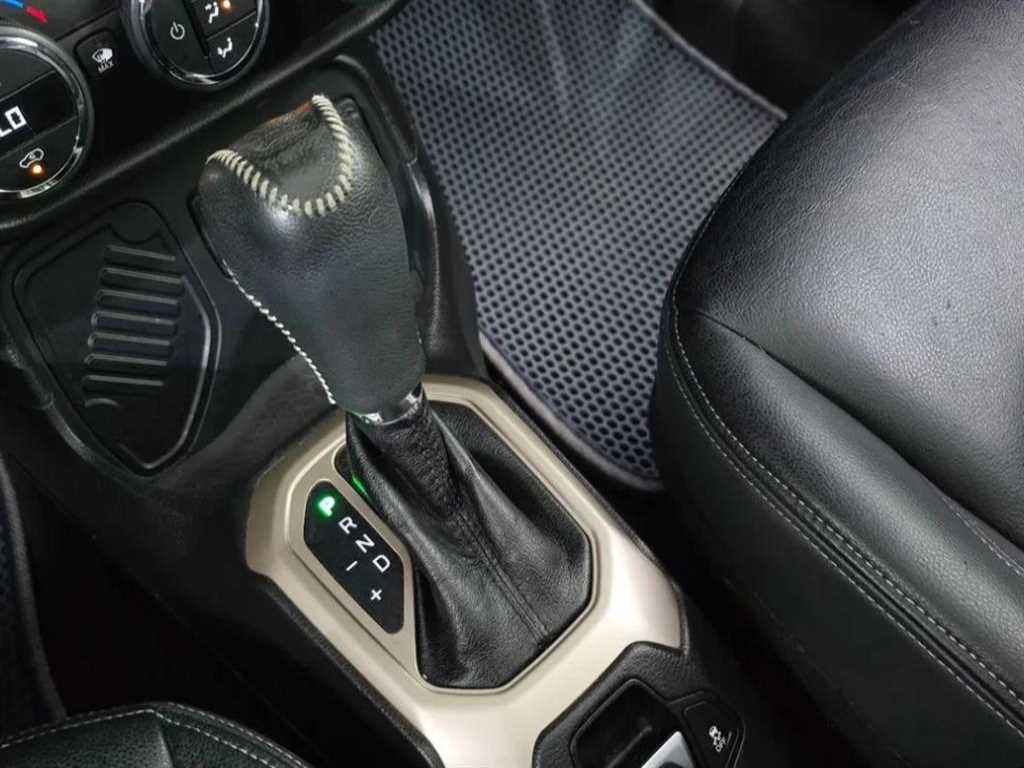 Jeep Renegade — photo 09