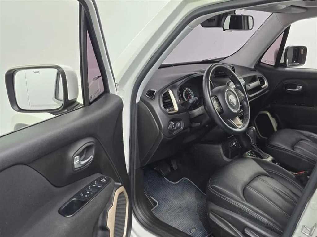 Jeep Renegade — photo 10