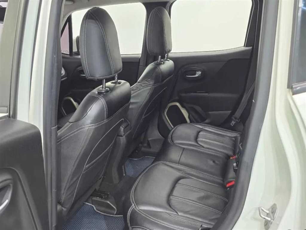 Jeep Renegade — photo 11