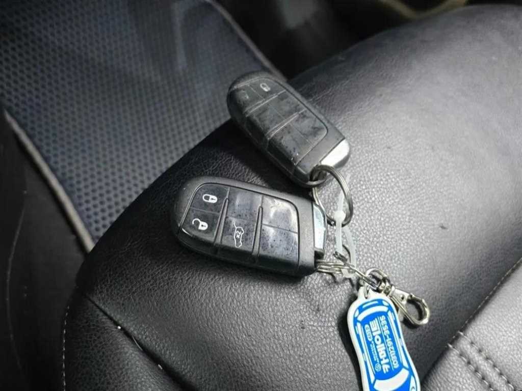 Jeep Renegade — photo 16