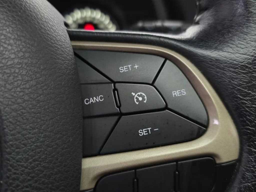 Jeep Renegade — photo 17