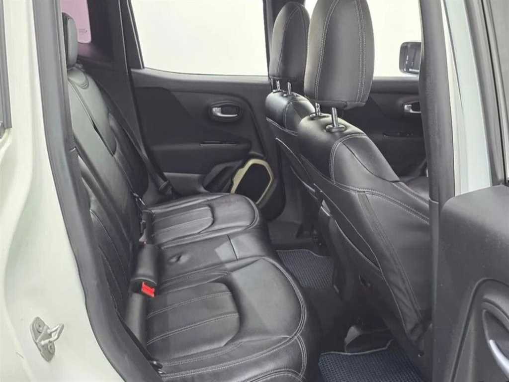 Jeep Renegade — photo 20