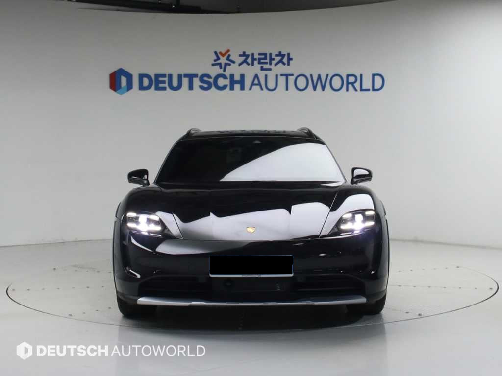 Porsche Taycan — photo 03
