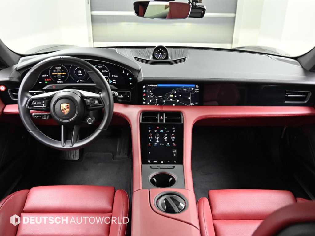 Porsche Taycan — photo 07