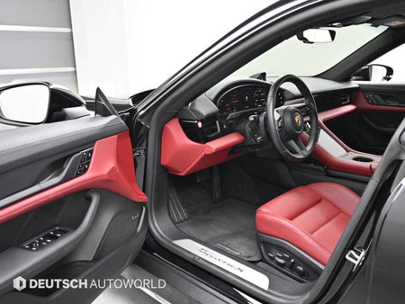 Porsche Taycan — photo 11