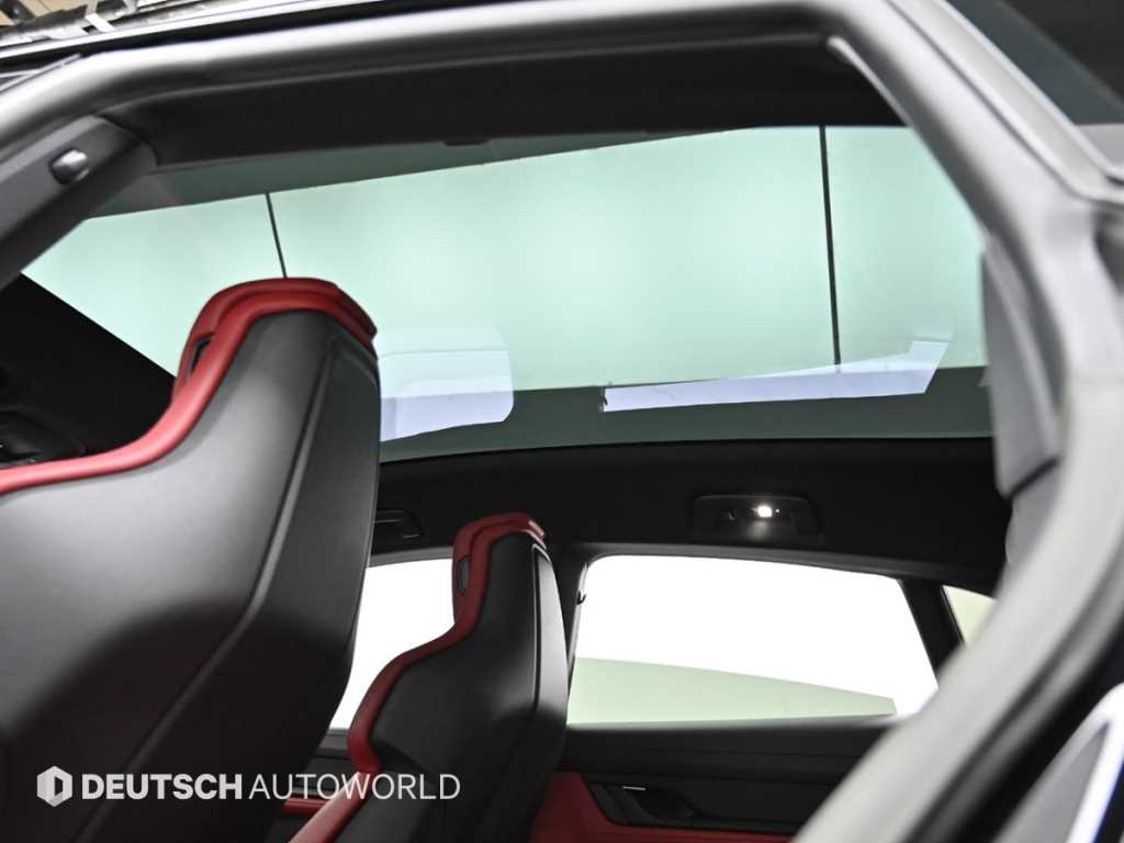 Porsche Taycan — photo 18