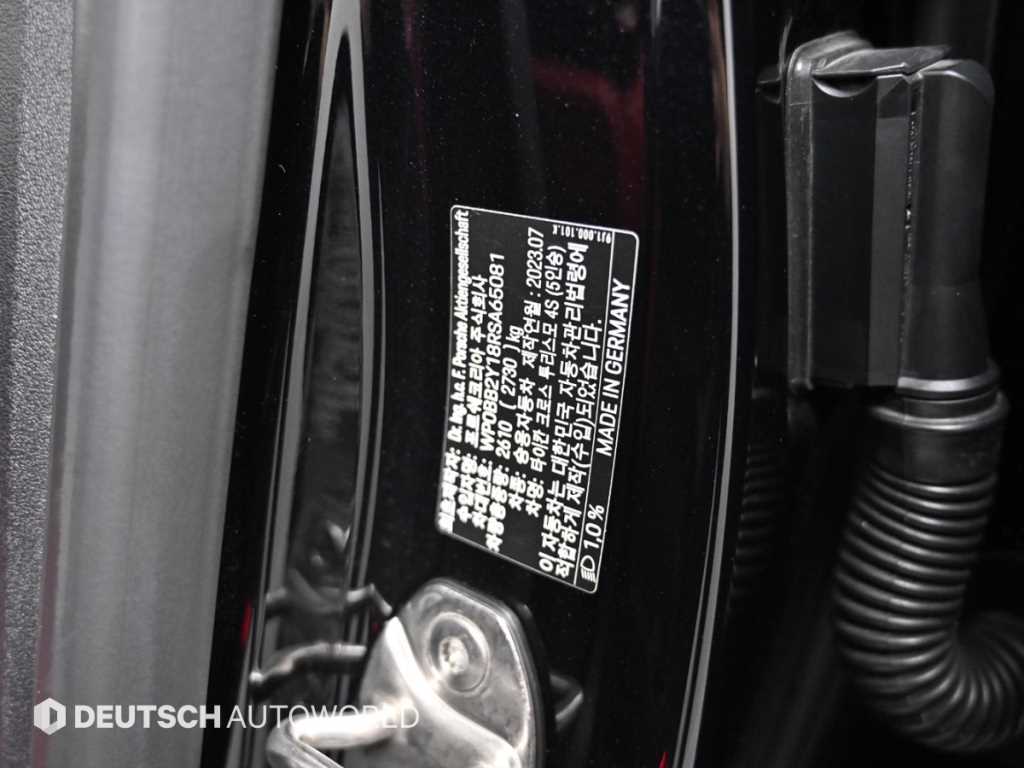 Porsche Taycan — photo 20