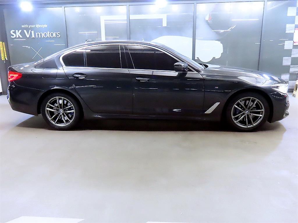 BMW 5-Series — photo 03
