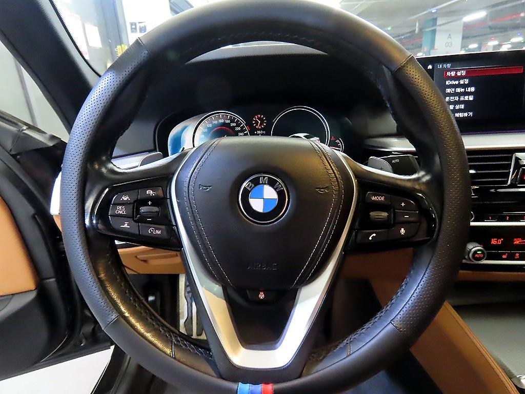 BMW 5-Series — photo 08