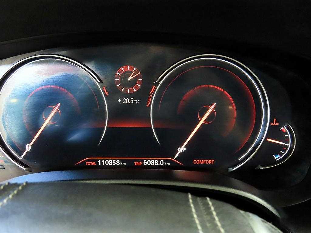 BMW 5-Series — photo 09