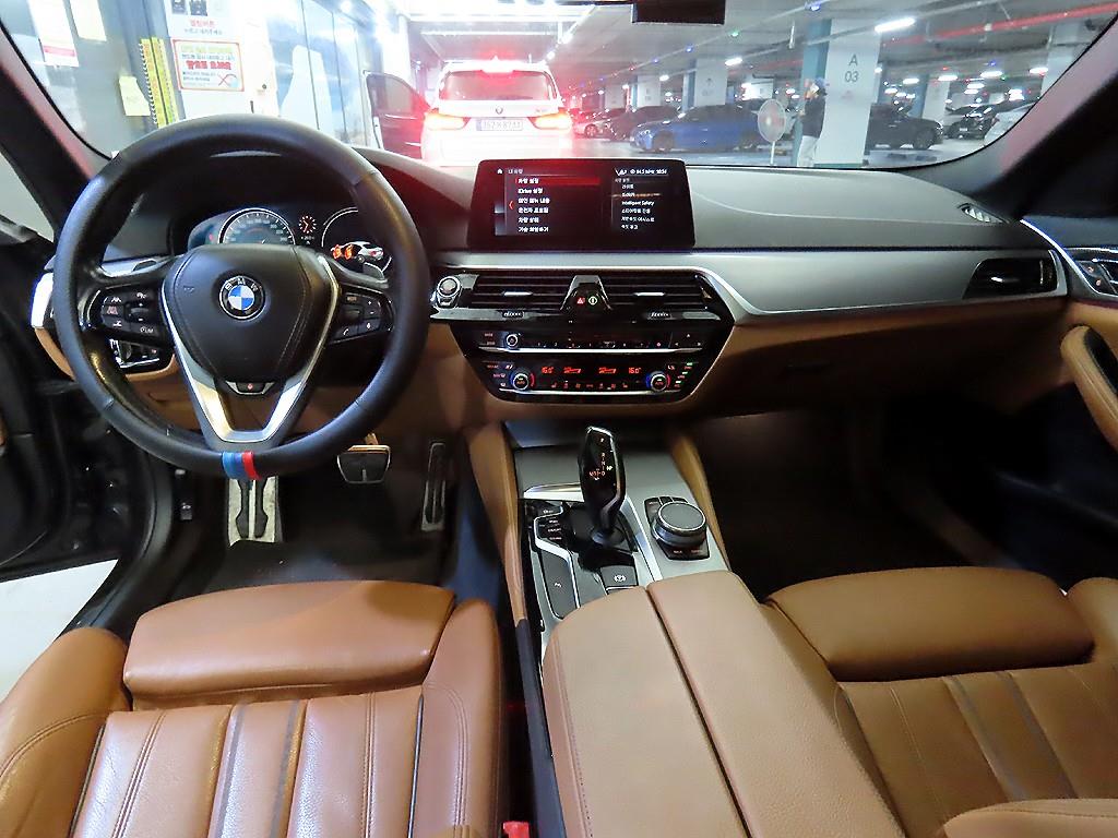BMW 5-Series — photo 10