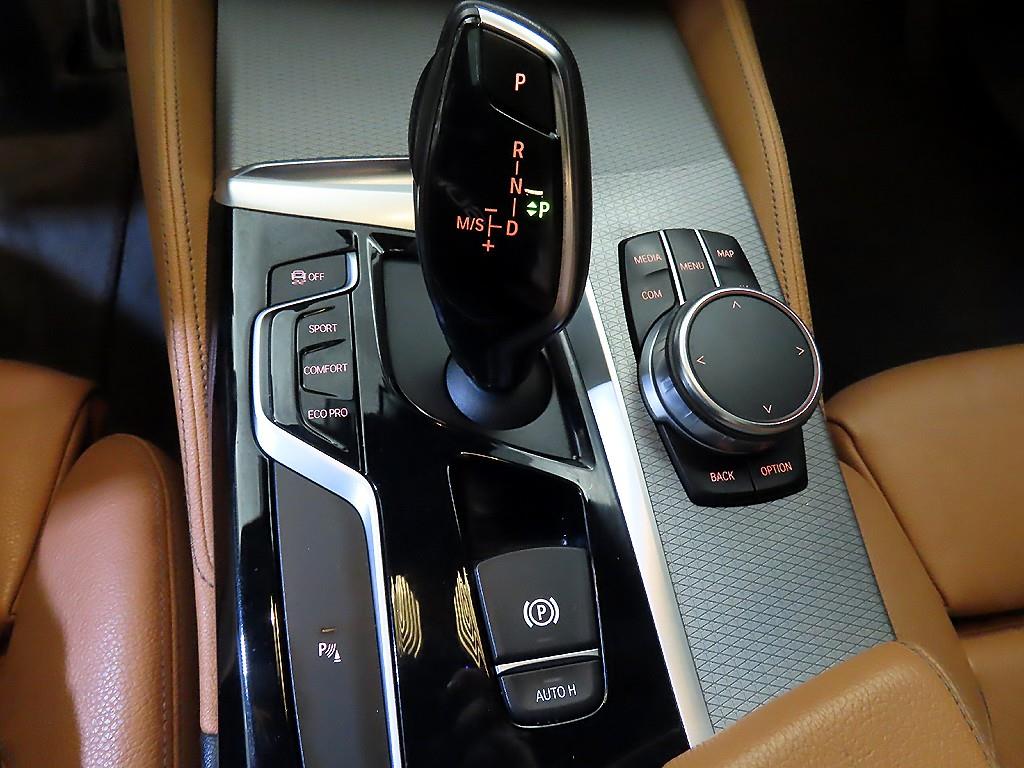 BMW 5-Series — photo 12