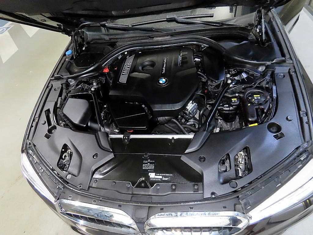 BMW 5-Series — photo 19