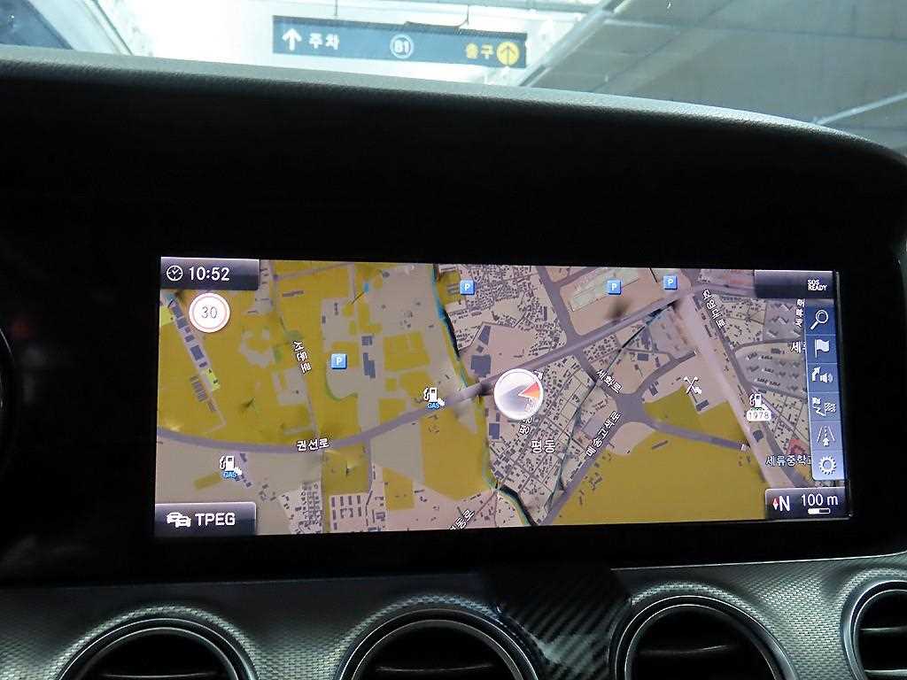 Mercedes-Benz E-Class — photo 13