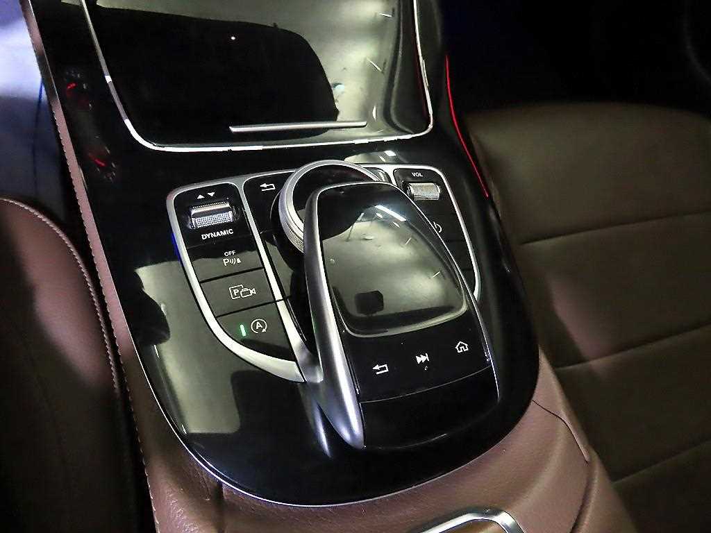 Mercedes-Benz E-Class — photo 15