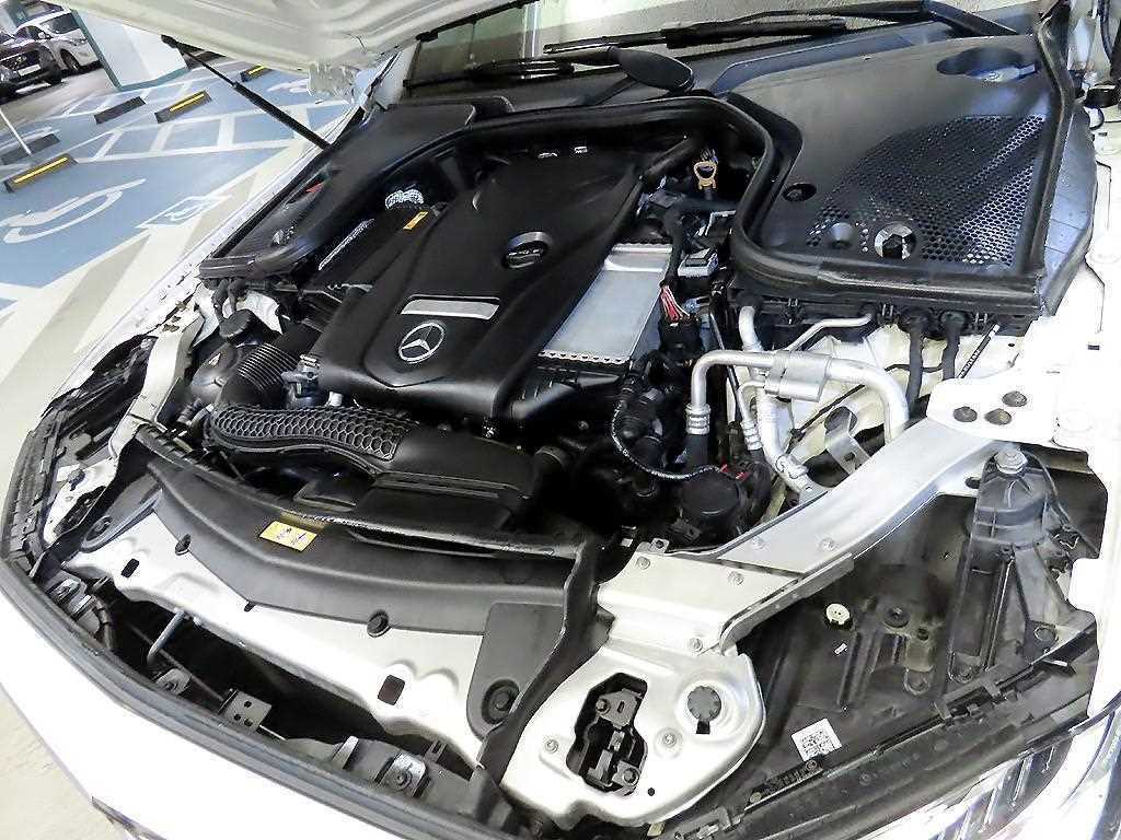 Mercedes-Benz E-Class — photo 19