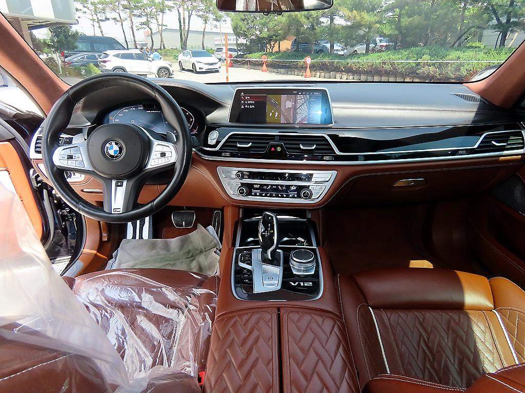 BMW 7-Series — photo 07