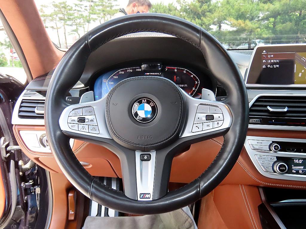 BMW 7-Series — photo 08