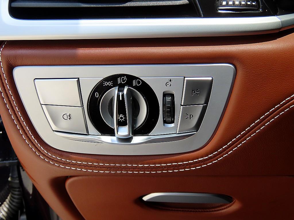 BMW 7-Series — photo 13