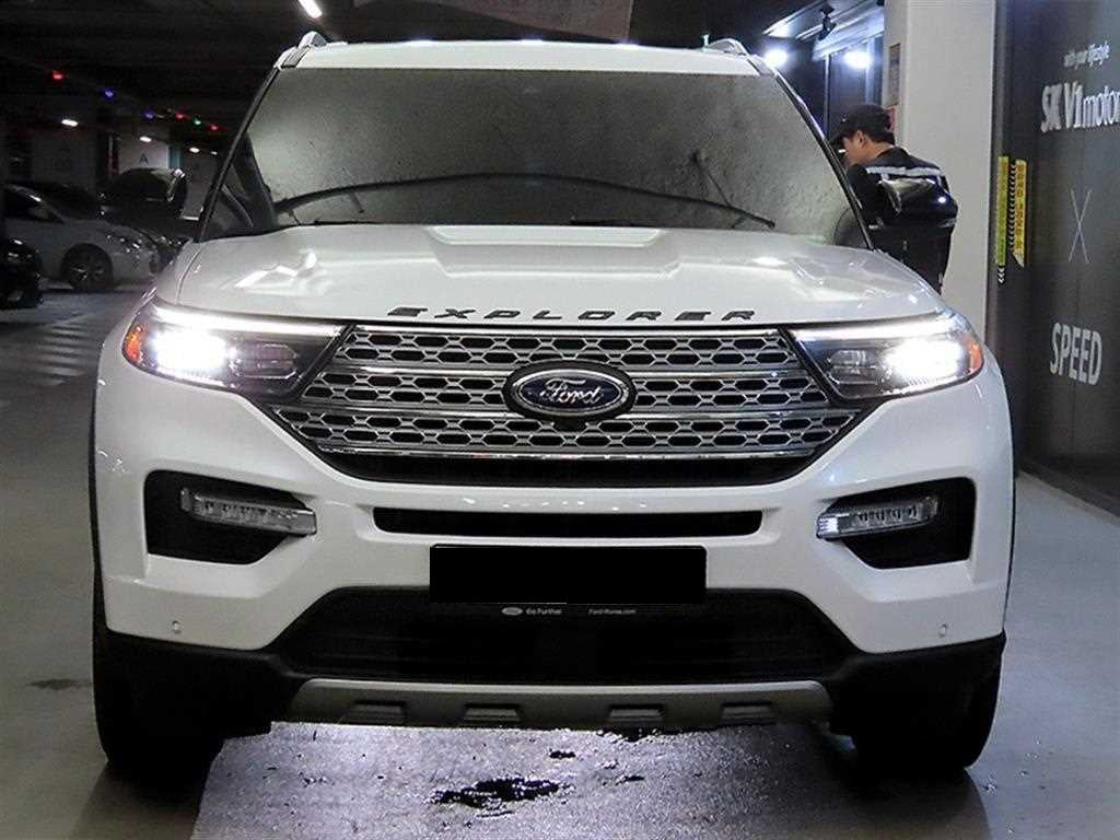 Ford Explorer — photo 02