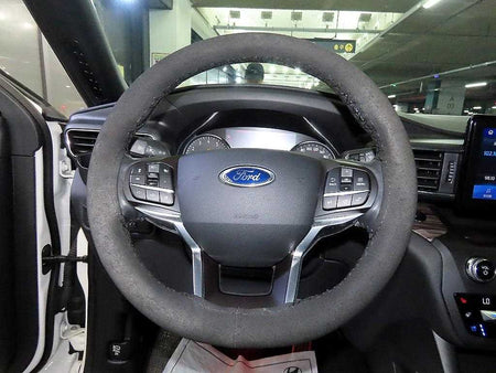 Ford Explorer — photo 08