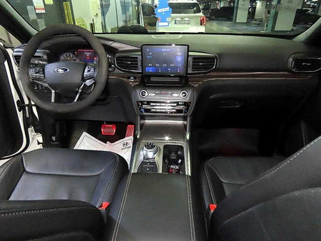 Ford Explorer — photo 09