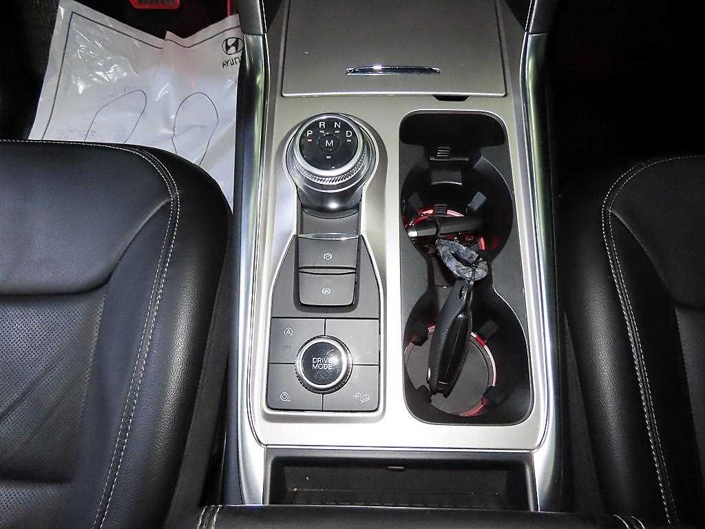 Ford Explorer — photo 11