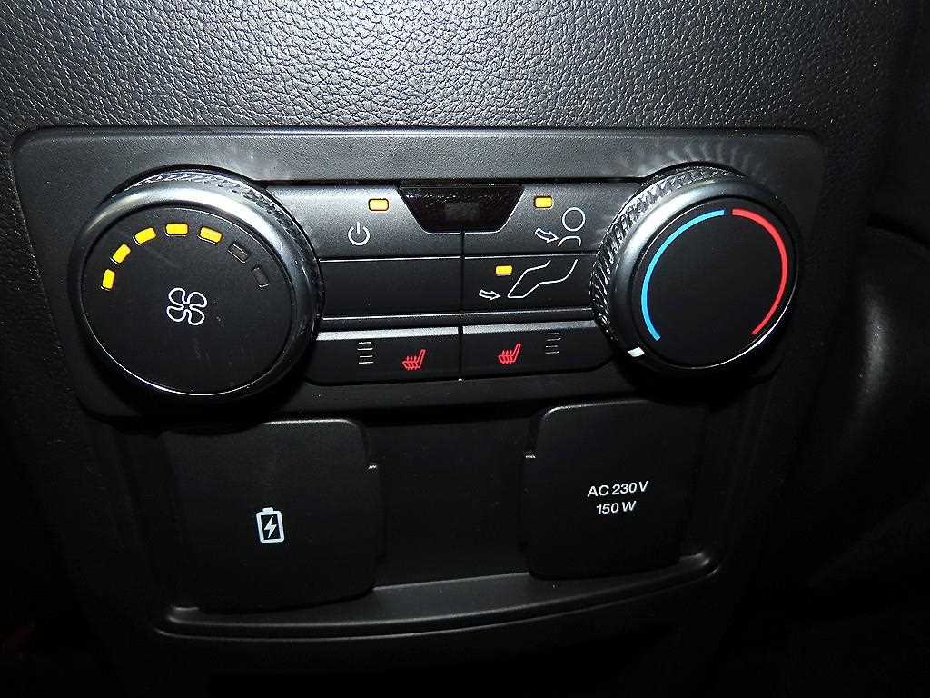Ford Explorer — photo 13