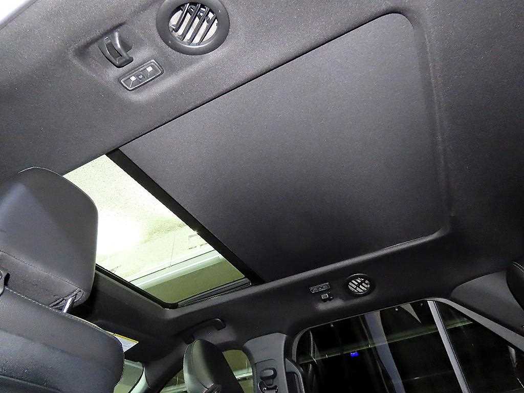 Ford Explorer — photo 15