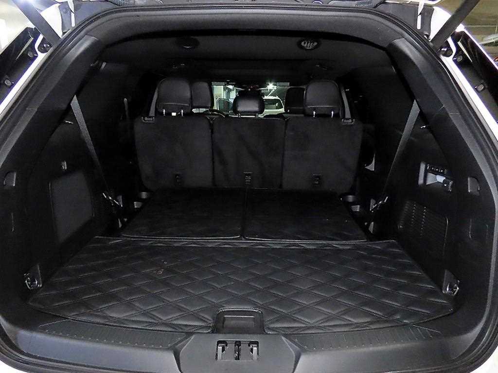 Ford Explorer — photo 16