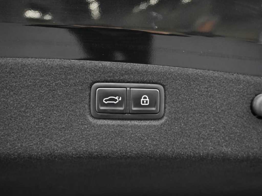 Kia K9 — photo 20