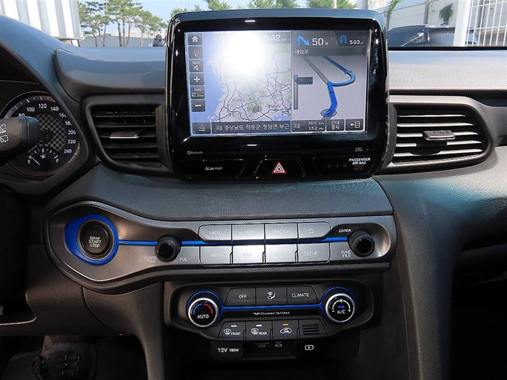 Hyundai Veloster — photo 13