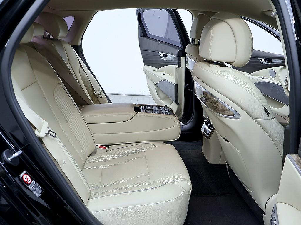 Kia K9 — photo 12