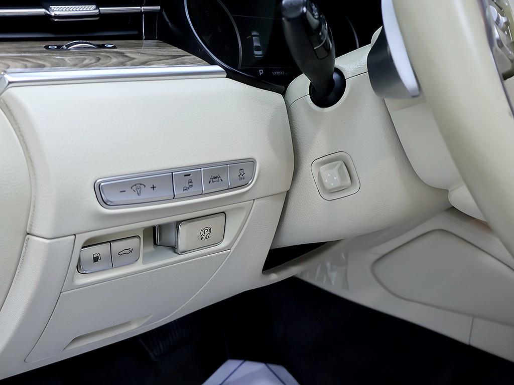 Kia K9 — photo 14