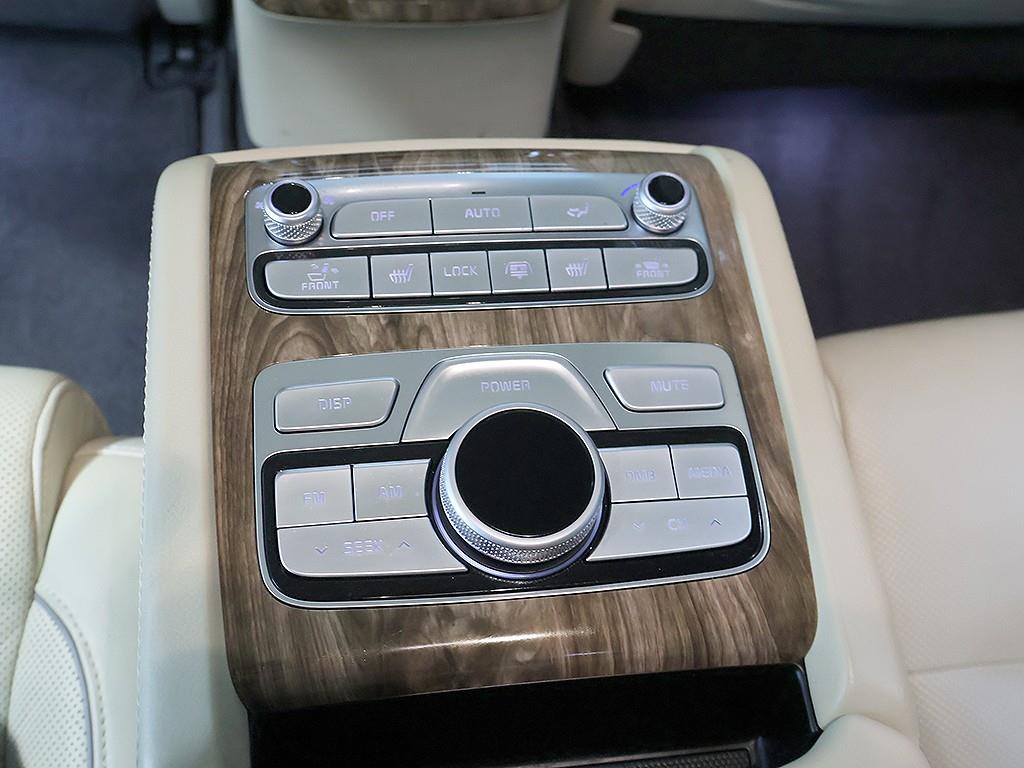 Kia K9 — photo 17