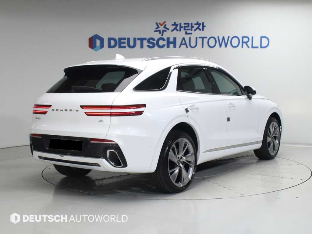 Genesis GV70 — photo 02
