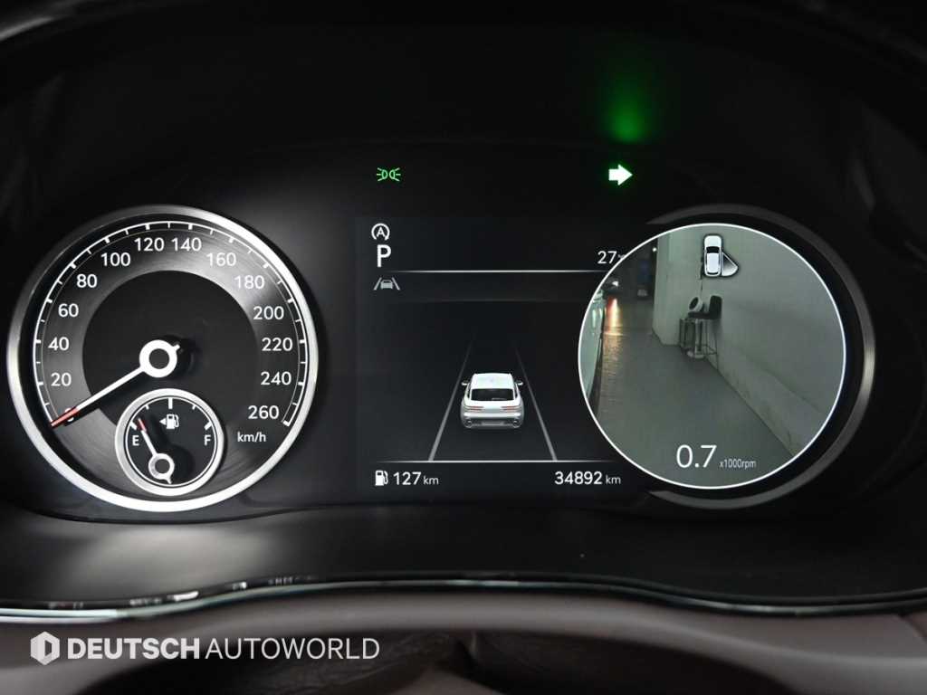 Genesis GV70 — photo 08