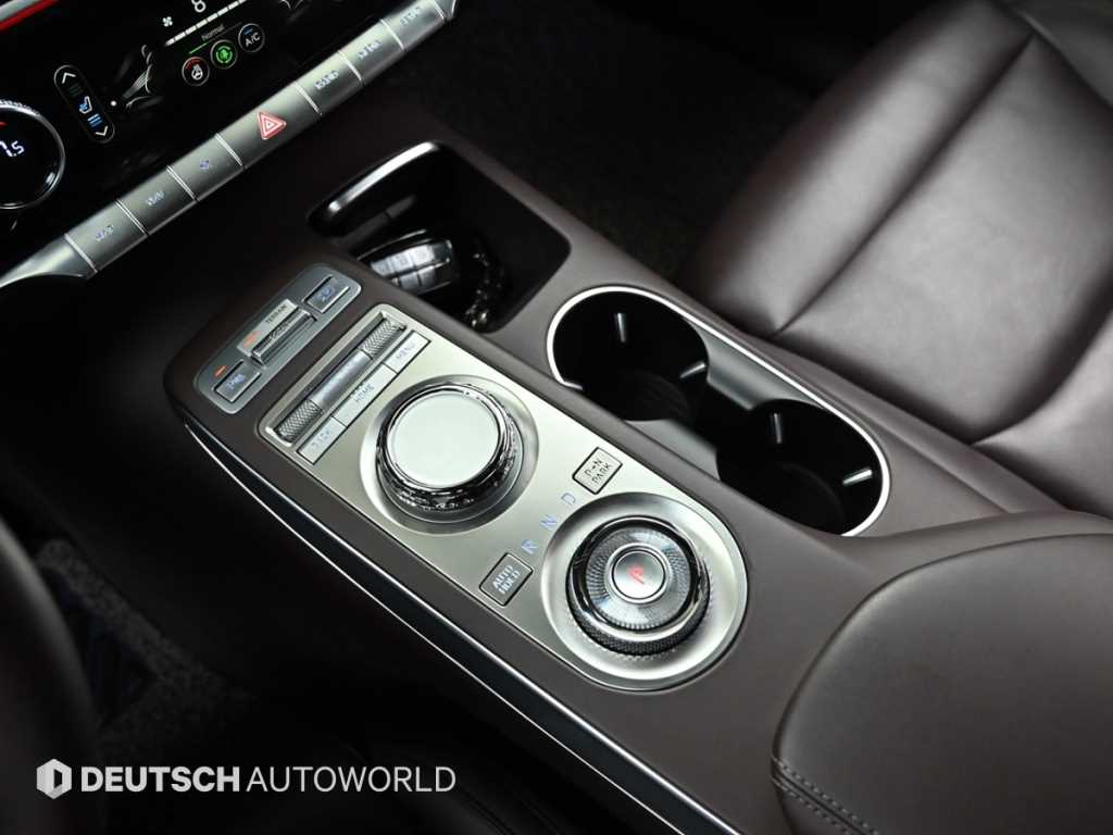 Genesis GV70 — photo 09