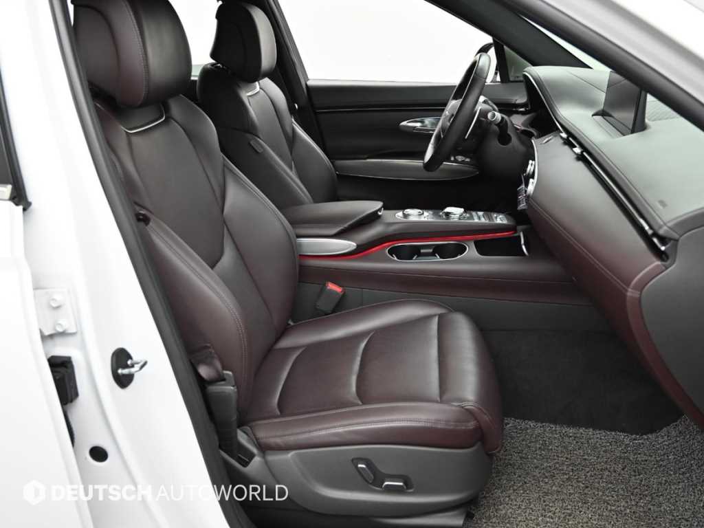 Genesis GV70 — photo 10