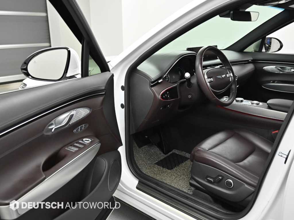 Genesis GV70 — photo 11