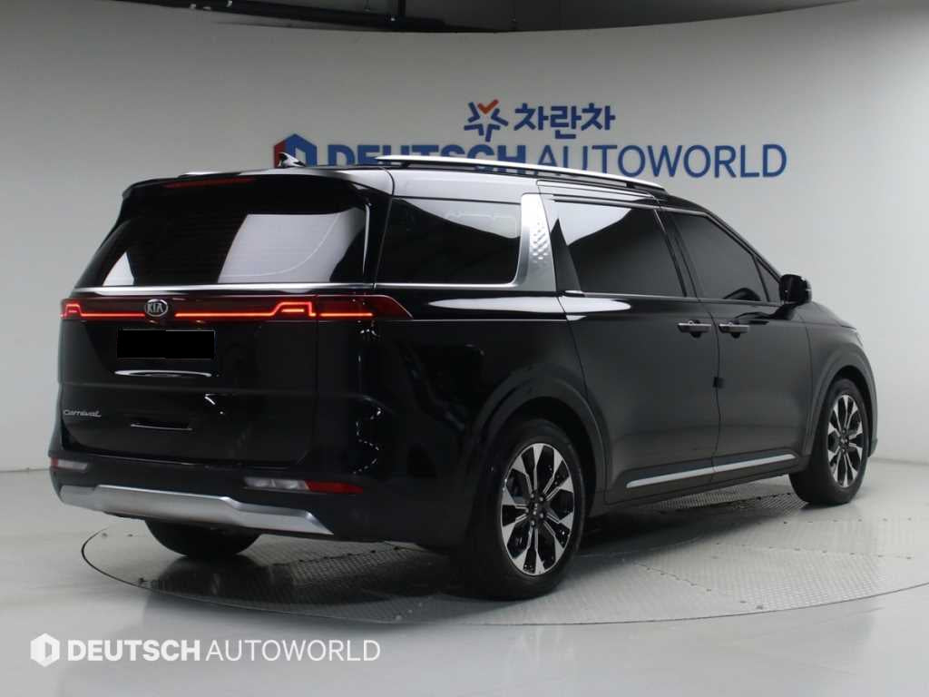 Kia Carnival — photo 02