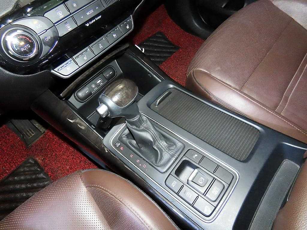 Kia Sorento — photo 12