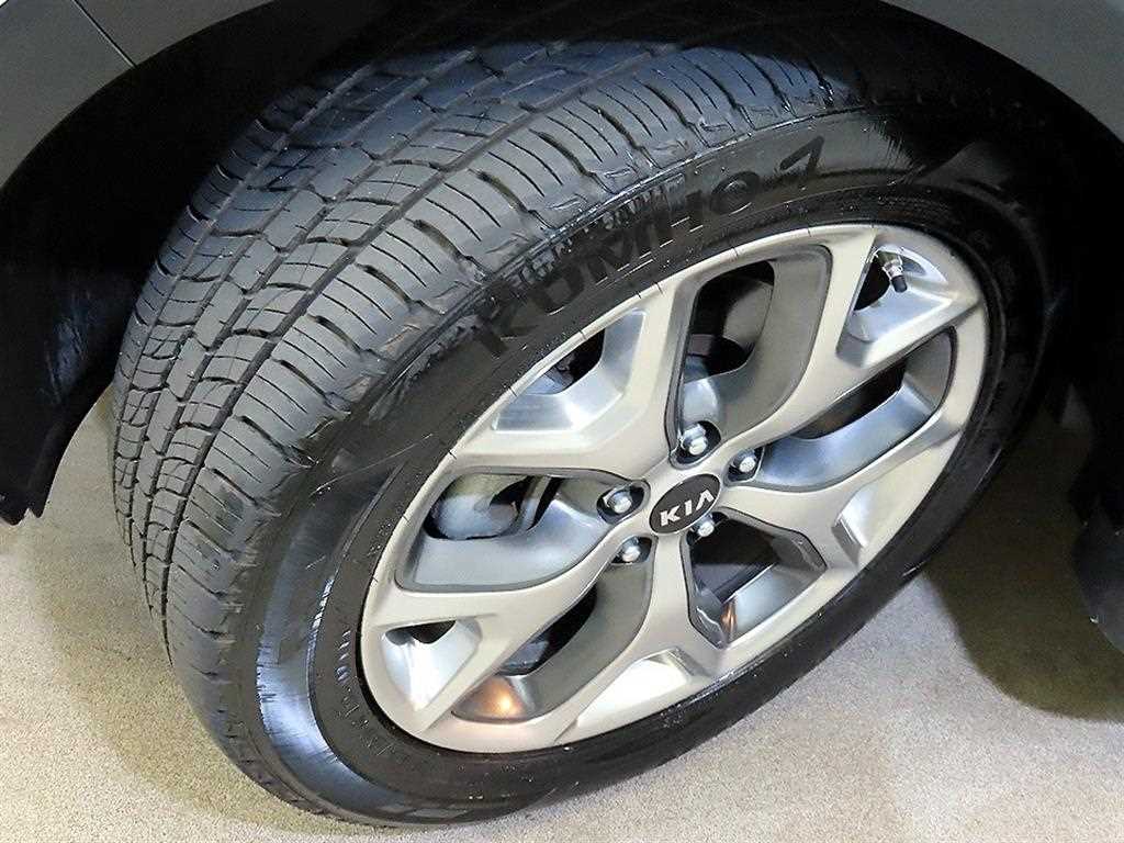 Kia Sorento — photo 20