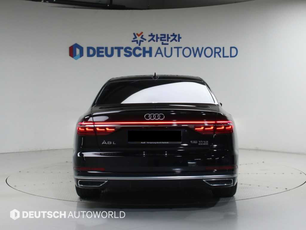 Audi A8 — photo 04
