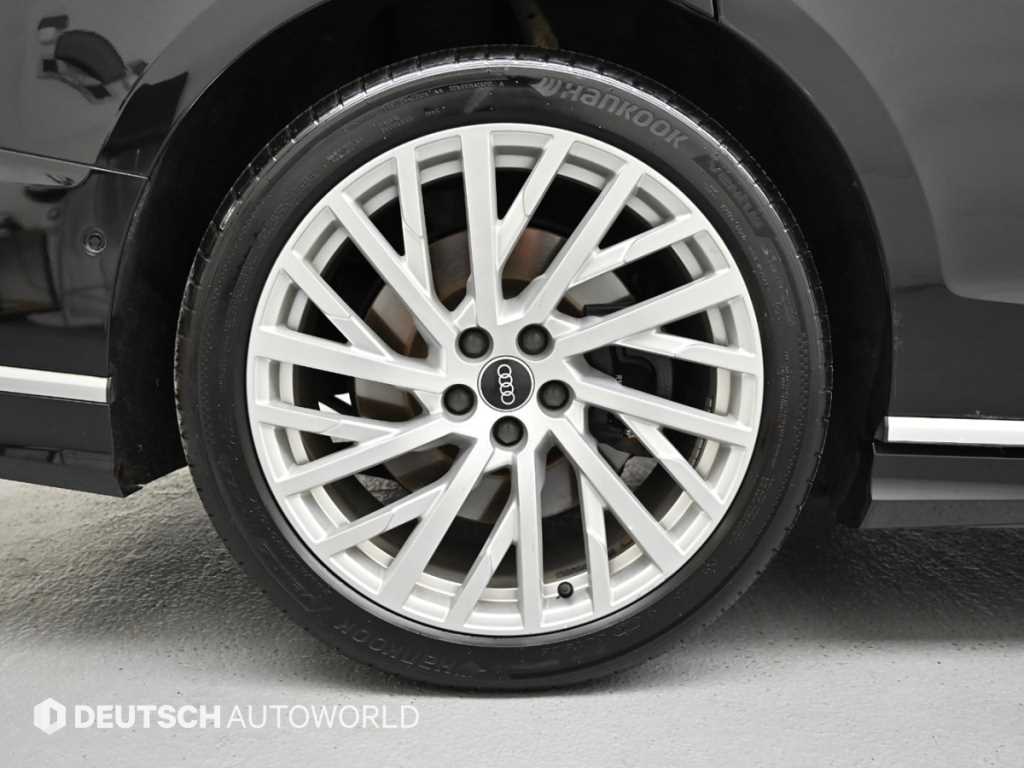 Audi A8 — photo 05