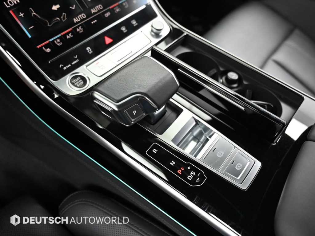 Audi A8 — photo 09