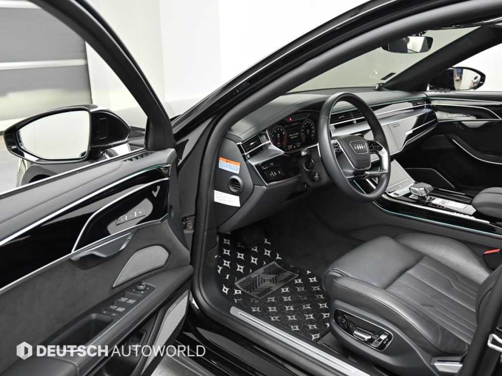 Audi A8 — photo 11