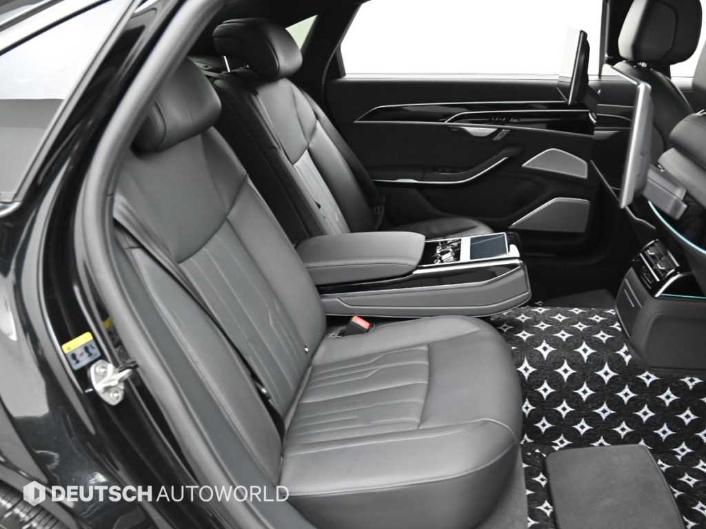 Audi A8 — photo 12