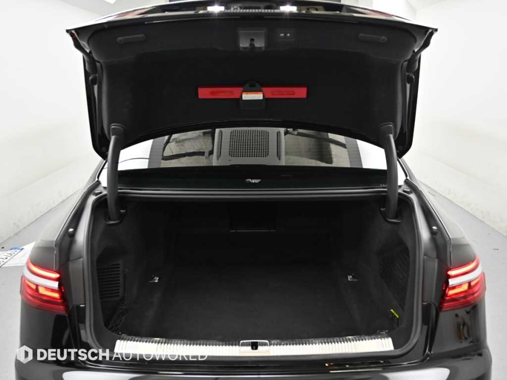 Audi A8 — photo 19