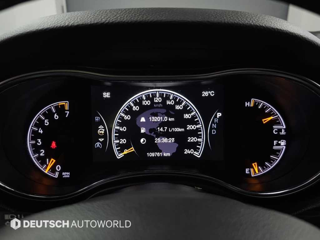 Jeep Cherokee — photo 08